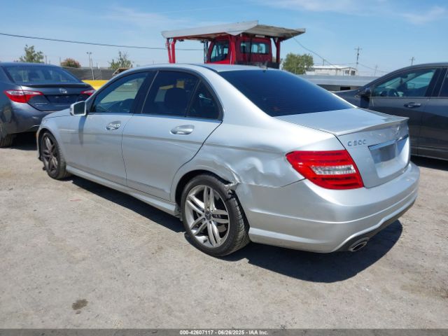 2012 MERCEDES-BENZ C 300 WDDGF8BB0CR224613 Photo 2