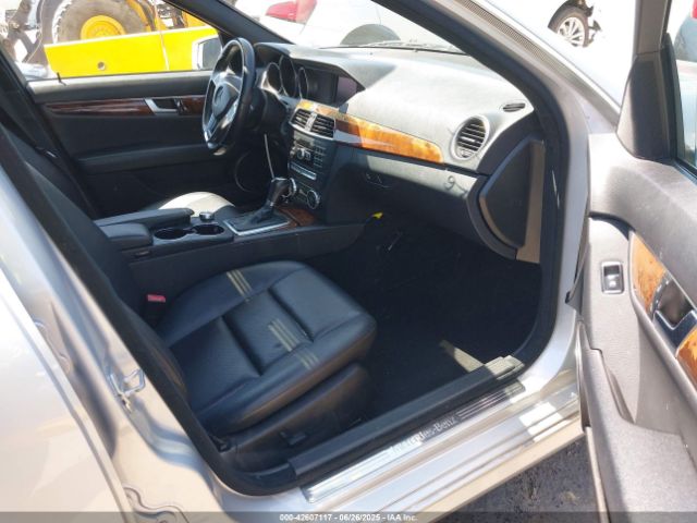 2012 MERCEDES-BENZ C 300 WDDGF8BB0CR224613 Photo 4