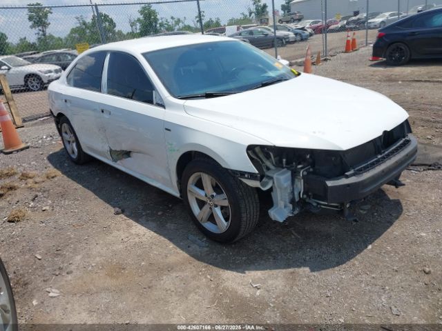 2015 VOLKSWAGEN PASSAT 1VWAT7A37FC112814