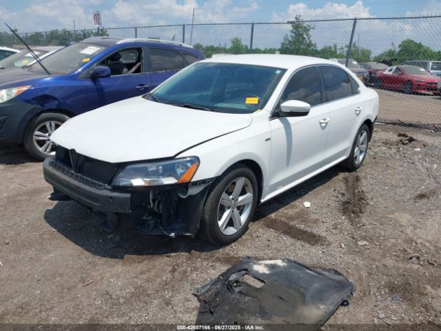 2015 VOLKSWAGEN PASSAT 1VWAT7A37FC112814 Photo 1