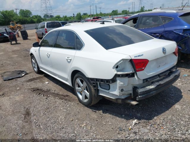 2015 VOLKSWAGEN PASSAT 1VWAT7A37FC112814 Photo 2