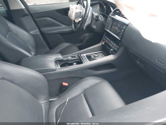 2018 JAGUAR F-PACE SADCJ2EV9JA240836 Photo 4