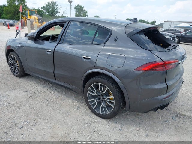 2023 MASERATI GRECALE ZN682AVM0P7422381 Photo 2