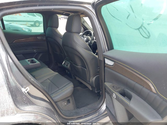 2023 MASERATI GRECALE ZN682AVM0P7422381 Photo 7