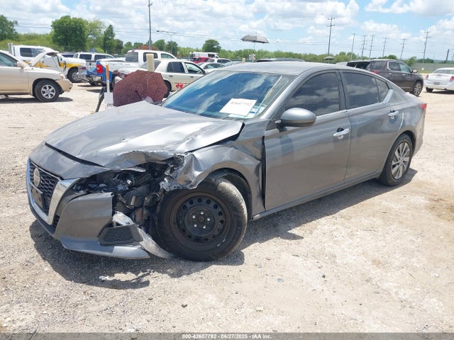 Nissan 2020 2020 1N4BL4BV0LC130823 Image 2