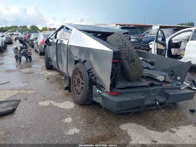 2024 TESLA CYBERTRUCK 7G2CEHEE7RA056639 Photo 2