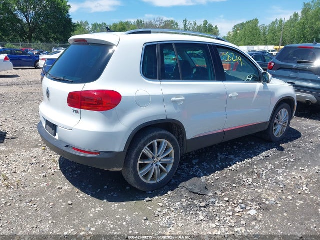 2016 VOLKSWAGEN TIGUAN WVGAV7AX4GW582181 Photo 3