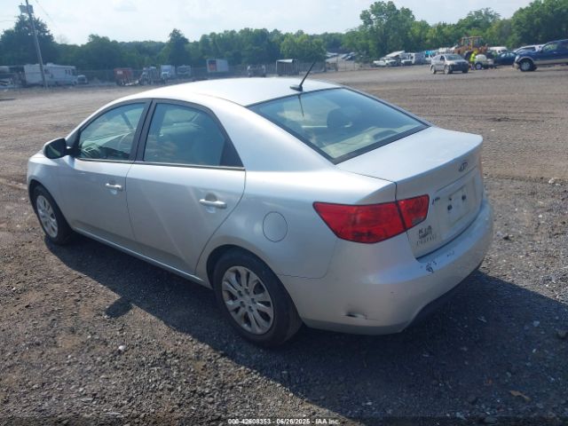 2013 KIA FORTE KNAFU4A2XD5645511 Photo 2