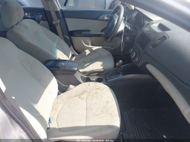 2013 KIA FORTE KNAFU4A2XD5645511 Photo 4