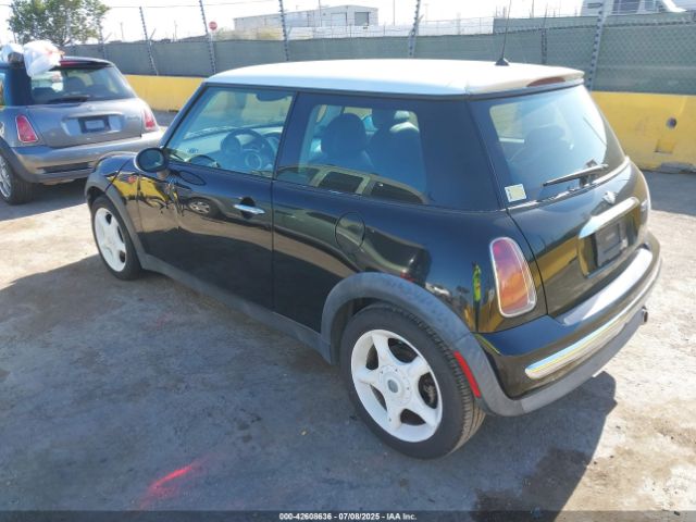 2002 MINI COOPER WMWRC33402TC32985 Photo 2