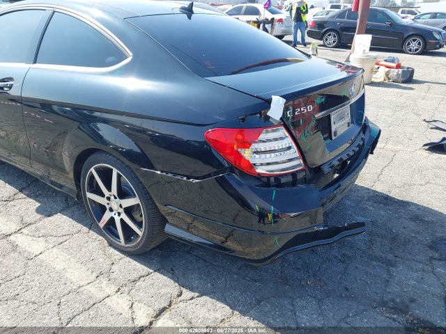 WDDGJ4HB7FG390528 Mercedes-Benz 2015