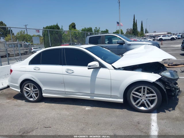 WDDGF4HBXER301779 Mercedes-Benz 2014