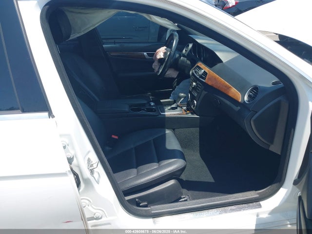 WDDGF4HBXER301779 Mercedes-Benz 2014