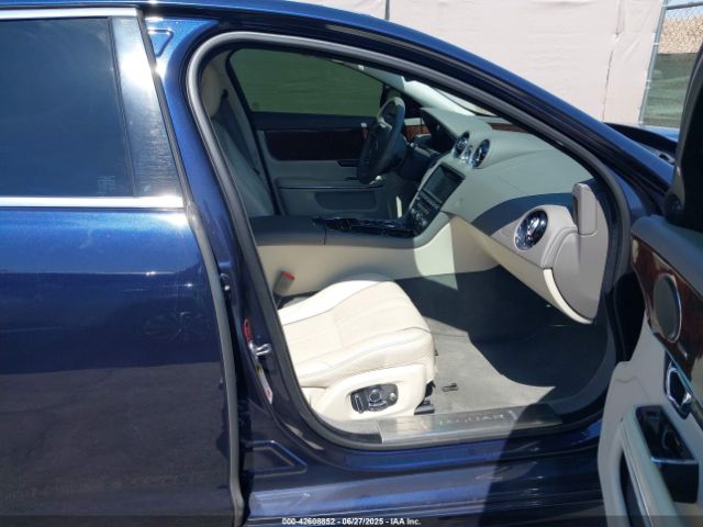 2016 JAGUAR XJ SAJWA1CE3GMV97203 Photo 4