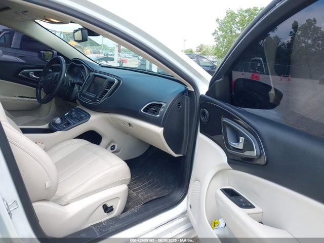 Продажа на аукционе авто 2015 Chrysler 200 C, vin: 1C3CCCCB5FN541743, номер лота: 42609165