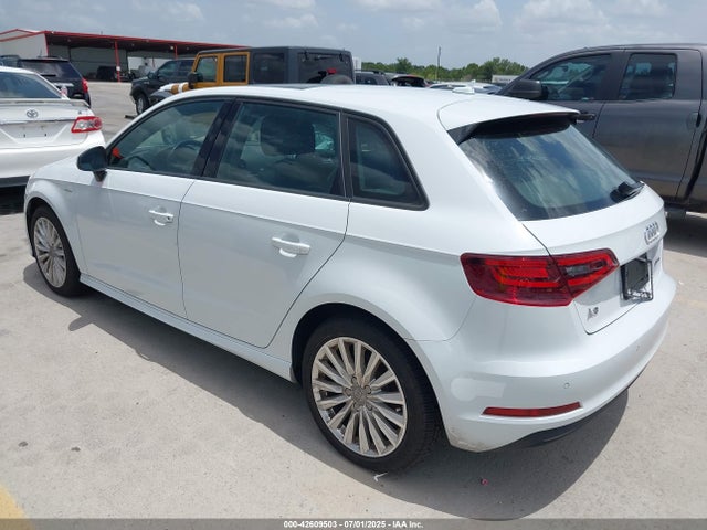 2016 AUDI A3 E-TRON WAUUPBFFXGA148825 Photo 2