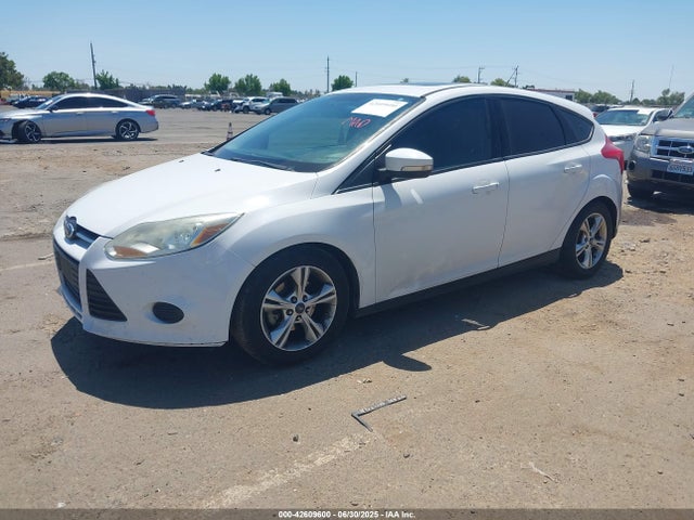 Ford Focus 2014 1FADP3K24EL313352 Image 2