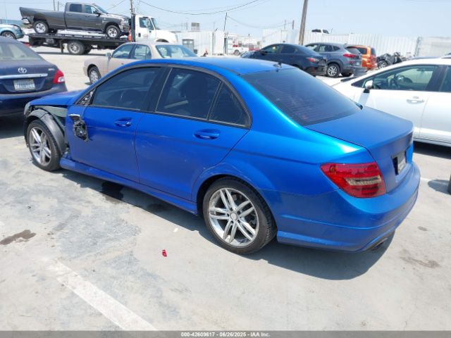 2013 MERCEDES-BENZ C 250 WDDGF4HB9DA825213 Photo 2