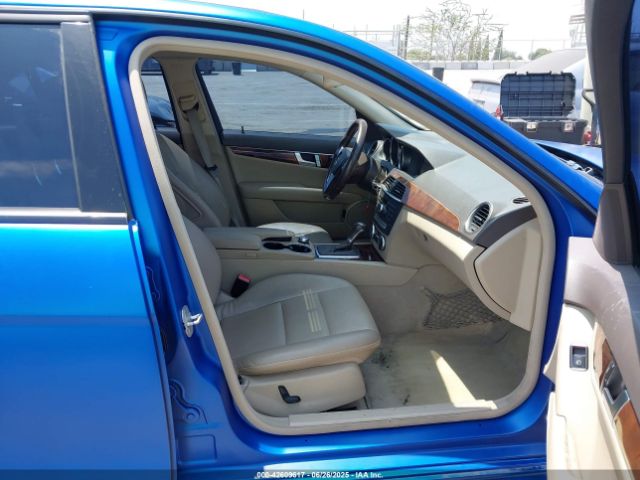 2013 MERCEDES-BENZ C 250 WDDGF4HB9DA825213 Photo 4