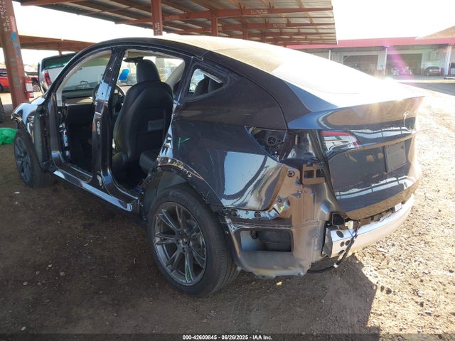2024 TESLA MODEL Y 7SAYGDED0RF185220 Photo 2