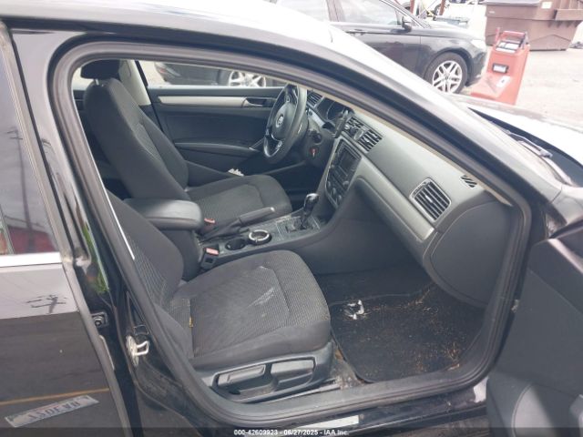 1VWAS7A31GC029884 Volkswagen 2016
