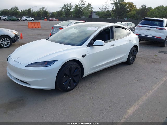 Tesla 2025 2025 5YJ3E1EA2SF920965 Image 2