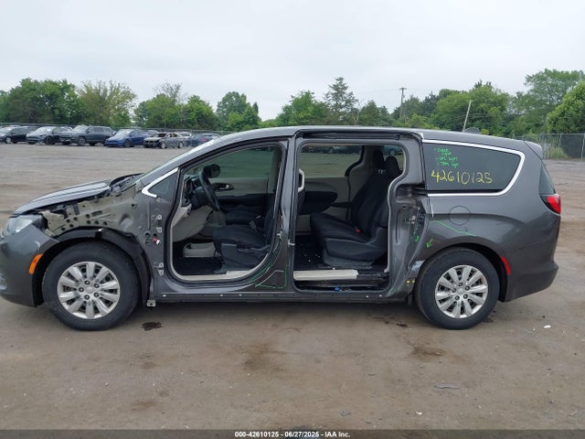42610125 :رقم المزاد ، 2C4RC1AG1JR258020 vin ، 2018 Chrysler Pacifica L مزاد بيع