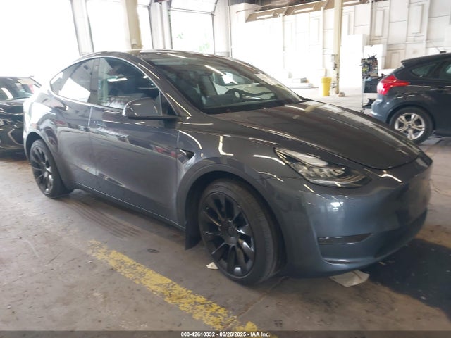 2023 TESLA MODEL Y 7SAYGDEE6PA116650 Photo 0