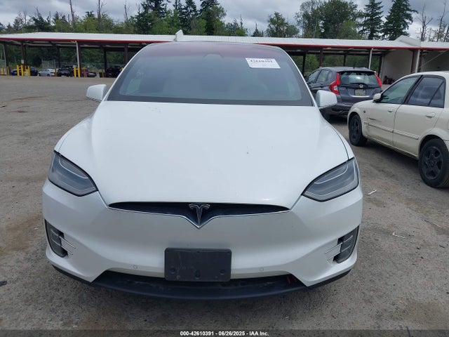 Tesla 2019 2019 5YJXCBE2XKF196321 Image 11