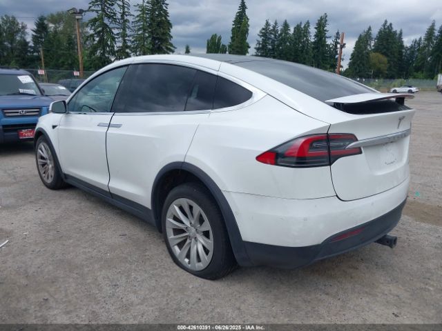 2019 TESLA MODEL X 5YJXCBE2XKF196321 Photo 2