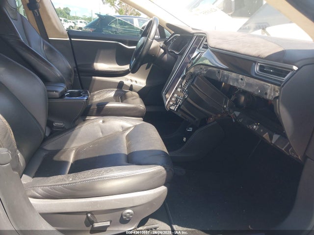2015 TESLA MODEL S 5YJSA1H28FFP79921 Photo 4