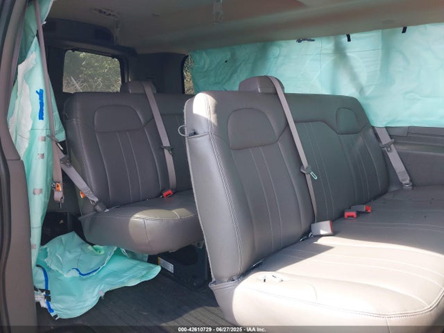 1GAWGEF77R1283438 Chevrolet l8t