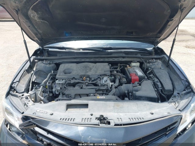 42611346 :رقم المزاد ، 4T1B11HK3JU114632 vin ، 2018 Toyota Camry Le مزاد بيع