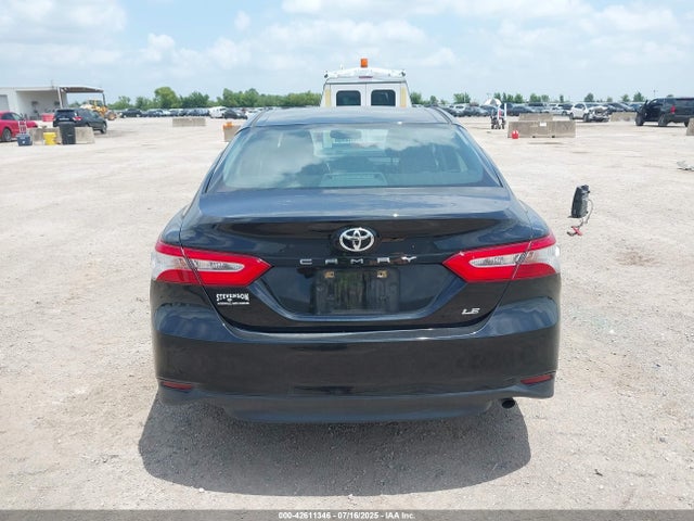 42611346 :رقم المزاد ، 4T1B11HK3JU114632 vin ، 2018 Toyota Camry Le مزاد بيع
