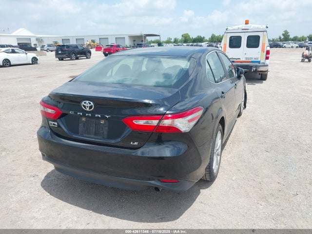 42611346 :رقم المزاد ، 4T1B11HK3JU114632 vin ، 2018 Toyota Camry Le مزاد بيع