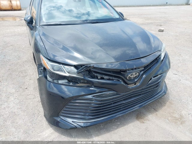 42611346 :رقم المزاد ، 4T1B11HK3JU114632 vin ، 2018 Toyota Camry Le مزاد بيع