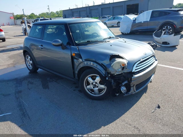 2010 MINI COOPER WMWMF3C51ATZ61146 Photo 0