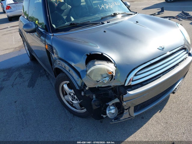 2010 MINI COOPER WMWMF3C51ATZ61146 Photo 5