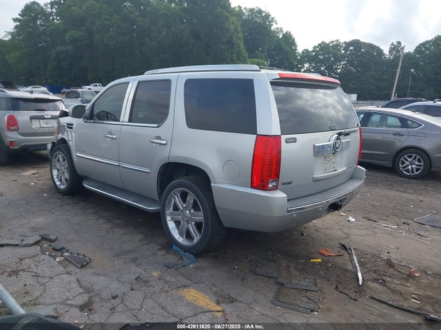 2011 CADILLAC ESCALADE 1GYS3AEF9BR268475 Photo 2