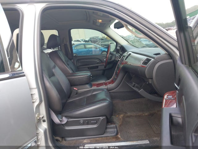 2011 CADILLAC ESCALADE 1GYS3AEF9BR268475 Photo 4