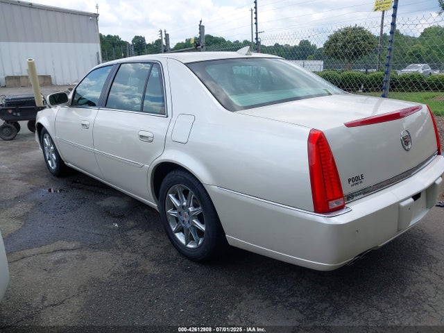 2011 CADILLAC DTS 1G6KD5E60BU120709 Photo 2