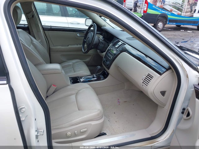 2011 CADILLAC DTS 1G6KD5E60BU120709 Photo 4