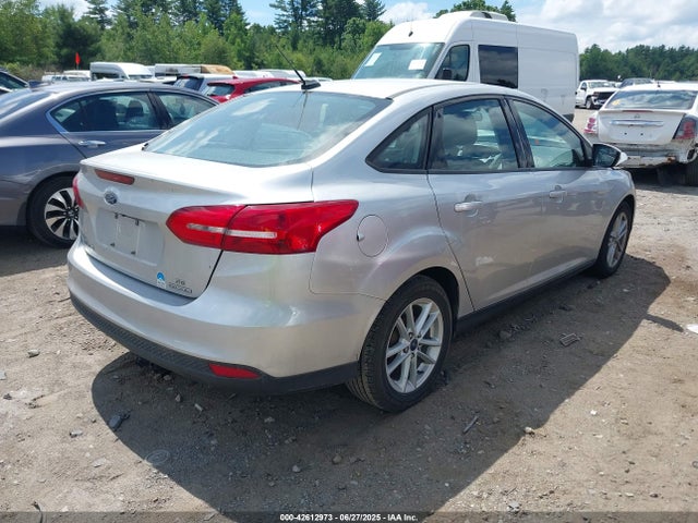 Ford 2016 2016 1FADP3F23GL390341 Image 4