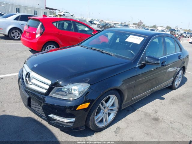 2013 MERCEDES-BENZ C 250 WDDGF4HB7DR255701 Photo 1