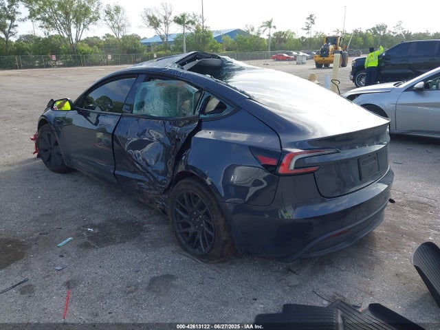 2025 TESLA MODEL 3 5YJ3E1EA9SF925113 Photo 2