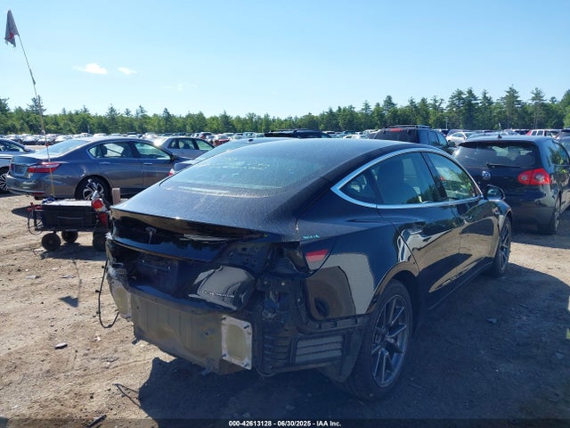 2019 TESLA MODEL 3 5YJ3E1EB3KF197023 Photo 3