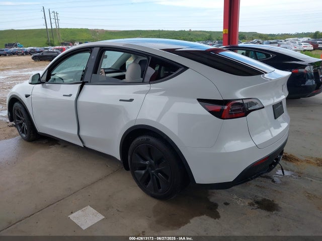 2025 TESLA MODEL Y 7SAYGDED1SA366071 Photo 2