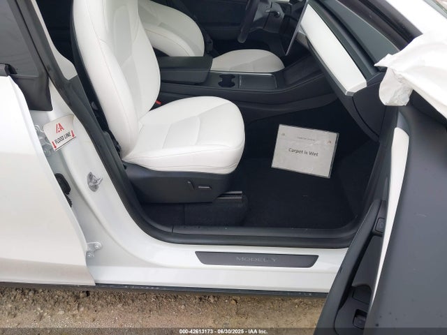 2025 TESLA MODEL Y 7SAYGDED1SA366071 Photo 5