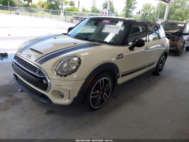 2017 MINI CLUBMAN WMWLN9C32H2E49592 Photo 1
