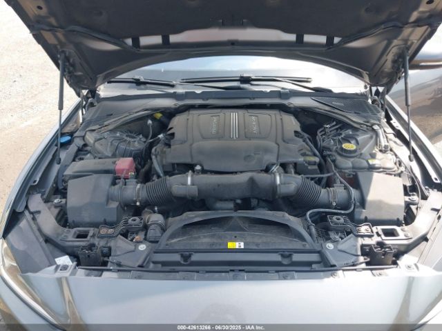 2018 JAGUAR XE SAJAL4EV8JCP24169 Photo 9